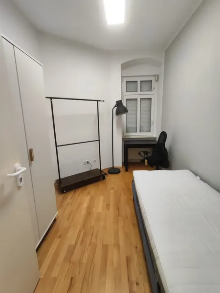 Wohnen mit Charakter: 3-Zimmer-Altbau in Friedrichshain — photo 1